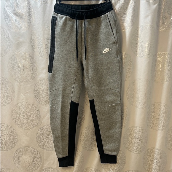 Nike Tech Fleece Joggers Men’s Gray and Black Sweatpants XS - Picture 3 of 15